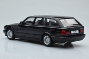 BMW 540i E34 Touring Noir Métallisé MCG 1:18 MCG18329 Métal — image 5 sur 6