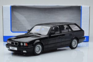 BMW 540i E34 Touring Noir Métallisé MCG 1:18 MCG18329 Métal — image 6 sur 6
