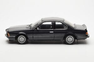 BMW 635 CSi E24 Diamant Noir Métallique AUTOart 1:18 70521 Métal — image 4 sur 8