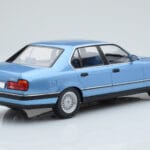 BMW 7 Series E32 730i Bleu MCG 1:18 MCG18160 Métal - image 2 of 5