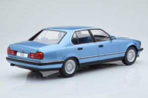BMW 7 Series E32 730i Bleu MCG 1:18 MCG18160 Métal — image 2 sur 5