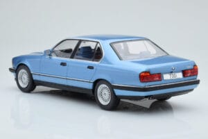 BMW 7 Series E32 730i Bleu MCG 1:18 MCG18160 Métal — image 4 sur 5