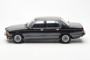 BMW 733i E23 Noir Metallic KK-Scale 1:18 KKDC180101 Métal — image 3 sur 6