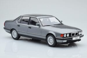 BMW 7 Series E32 740i Argent MCG 1:18 MCG18161 Métal — image 3 sur 5