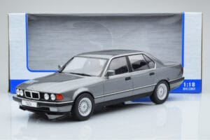 BMW 7 Series E32 740i Argent MCG 1:18 MCG18161 Métal — image 5 sur 5