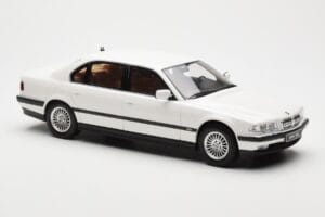 BMW 750iL E38 Asia Exclusive Blanc Otto 1:18 OT836 Résine — image 4 sur 6