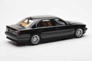 BMW 750iL E38 Noir Otto 1:18 OT609 Résine — image 2 sur 6