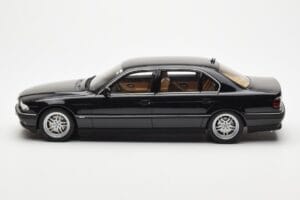 BMW 750iL E38 Noir Otto 1:18 OT609 Résine — image 3 sur 6