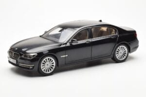 BMW 750Li F02 Facelift Carbon Noir Kyosho 1:18 08784BK