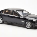 BMW 750Li F02 Facelift Carbon Noir Kyosho 1:18 - image 6 of 8