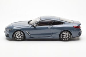 BMW 850i G15 Barcelona Blue Metallic Norev 1:18 80432450995 Métal — image 4 sur 8