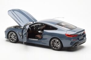 BMW 850i G15 Barcelona Blue Metallic Norev 1:18 80432450995 Métal — image 5 sur 8