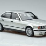 BMW Alpina B10 4.6 E34 Argent MCG 1:18 MCG18231 Métal - image 4 of 5