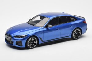 BMW i4 M50 G26 Bleu Otto 1:18 OT453