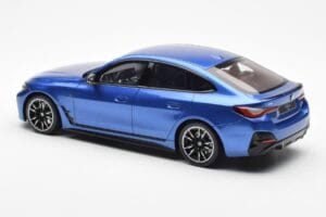 BMW i4 M50 G26 Bleu Otto 1:18 OT453 Résine — image 5 sur 6