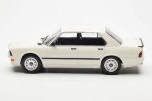 BMW M535i E28 Blanc Norev 1:18 183260 Métal — image 3 sur 6