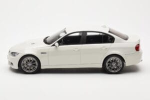 BMW M3 E90 Berline Blanc GT Spirit 1:18 GT053 Résine — image 3 sur 6