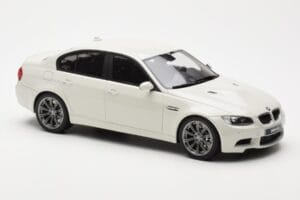 BMW M3 E90 Berline Blanc GT Spirit 1:18 GT053 Résine — image 4 sur 6
