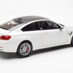 BMW M4 F82 Frozen Brilliant Blanc Paragon 1:18 PA-97101 - image 3 of 8