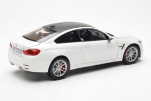 BMW M4 F82 Frozen Brilliant Blanc Paragon 1:18 PA-97101 Métal — image 3 sur 8