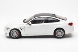 BMW M4 F82 Frozen Brilliant Blanc Paragon 1:18 PA-97101 Métal — image 4 sur 8