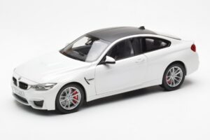 BMW M4 F82 Frozen Brilliant Blanc Paragon 1:18 PA-97101