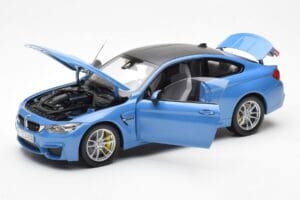 BMW M4 F82 Yas Marina Bleu Paragon 1:18 PA-97102 Métal — image 2 sur 8