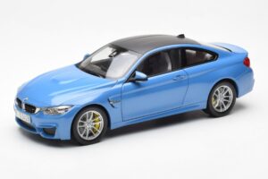 BMW M4 F82 Yas Marina Bleu Paragon 1:18 PA-97102