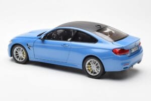 BMW M4 F82 Yas Marina Bleu Paragon 1:18 PA-97102 Métal — image 7 sur 8