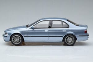 BMW M5 E39 Silverwater Bleu Otto 1:18 OT554 Résine — image 3 sur 6