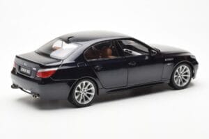 BMW M5 E60 Carbon Noir Kyosho 1:18 08593BK Métal — image 3 sur 8
