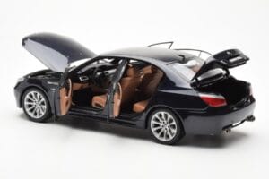 BMW M5 E60 Carbon Noir Kyosho 1:18 08593BK Métal — image 5 sur 8