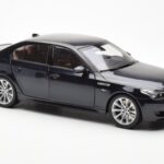 BMW M5 E60 Carbon Noir Kyosho 1:18 - image 6 of 8
