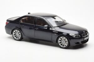 BMW M5 E60 Carbon Noir Kyosho 1:18 08593BK Métal — image 6 sur 8