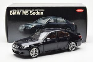 BMW M5 E60 Carbon Noir Kyosho 1:18 08593BK Métal — image 8 sur 8