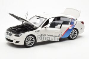 BMW M5 E60 Ring Taxi Nurburgring Kyosho 1:18 08593RT Métal — image 2 sur 8