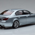 BMW M5 E60 Argent Otto 1:18 - image 2 of 6