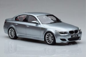 BMW M5 E60 Argent Otto 1:18 OT426 Résine — image 4 sur 6