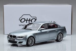 BMW M5 E60 Argent Otto 1:18 OT426 Résine — image 6 sur 6