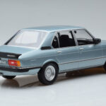 BMW M535i E12 Bleu Norev 1:18 - image 2 of 6