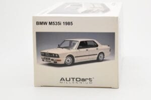 BMW M535i E28 Alpine Blanc AUTOart 1:18 75161 Métal — image 9 sur 10