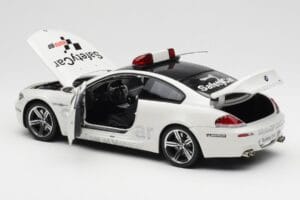 BMW M6 E63 MotoGP Safety Car 2006 Kyosho 1:18 08707GPB Métal — image 5 sur 8