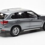 BMW X5 F15 Space Gris Paragon 1:18 - image 3 of 8