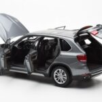 BMW X5 F15 Space Gris Paragon 1:18 - image 5 of 8