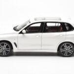 BMW X5 G05 Blanc Paragon 1:18 - image 4 of 8