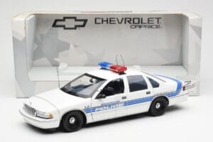 Chevrolet Caprice Sebring Police UT Models 1:18 21029 Métal — image 6 sur 6