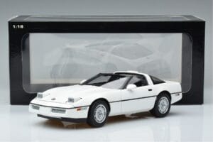 Chevrolet Corvette C4 Blanc AUTOart 1:18 71243 Métal — image 8 sur 8