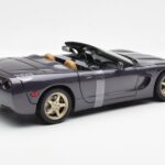 Chevrolet Corvette C5 Cabriolet Violet Nacré Métallique UT Models 1:18 - image 2 of 6