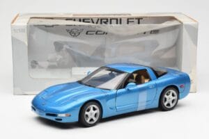 Chevrolet Corvette C5 Bleu Métallique UT Models 1:18 21004 Métal — image 6 sur 6