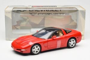 Chevrolet Corvette C5 Hardtop Rouge UT Models 1:18 21041 Métal — image 6 sur 6